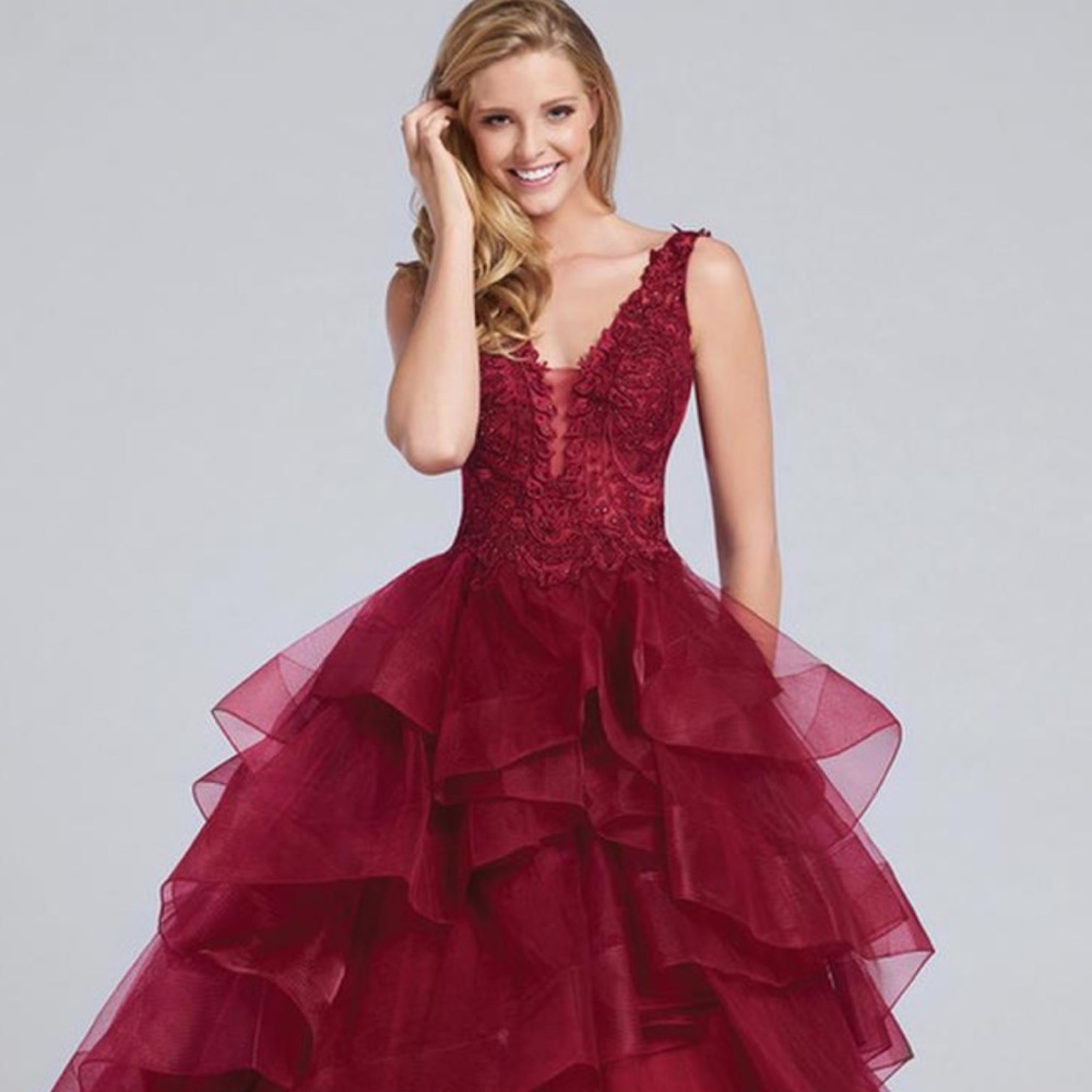 Ellie Wilde by Mon Cheri size 2 prom dress tulle